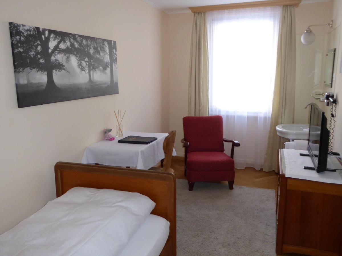 Hotel Engadinerhof 蓬特雷西纳 外观 照片