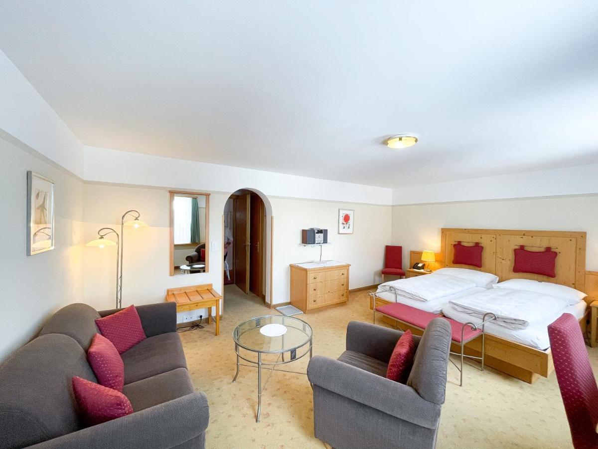 Hotel Engadinerhof 蓬特雷西纳 外观 照片