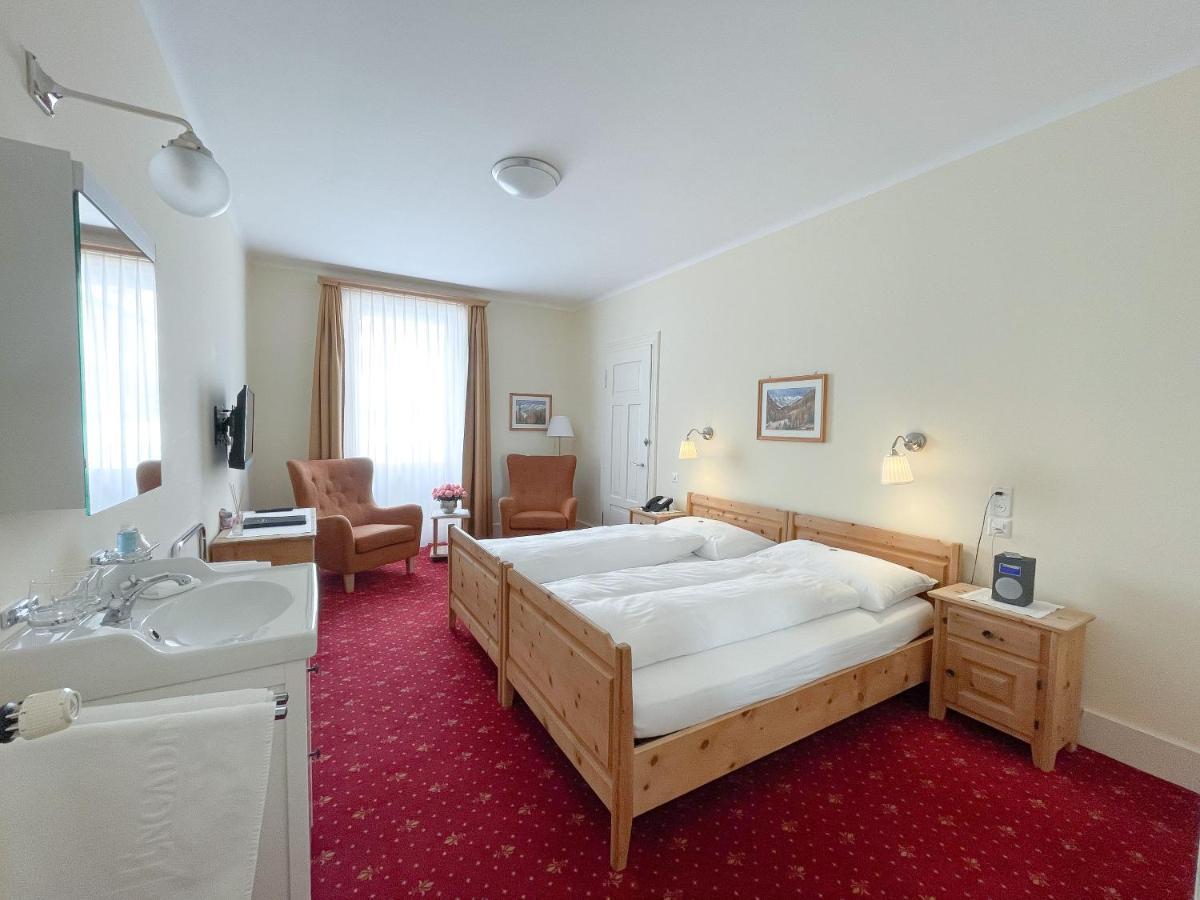 Hotel Engadinerhof 蓬特雷西纳 外观 照片