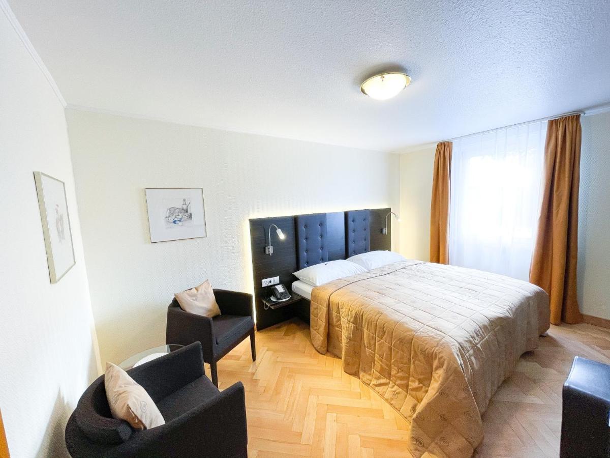 Hotel Engadinerhof 蓬特雷西纳 外观 照片