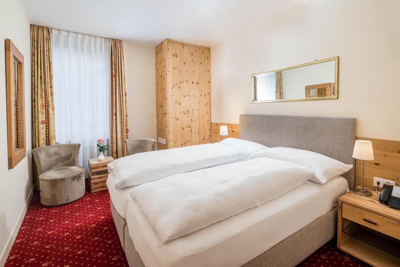 Hotel Engadinerhof 蓬特雷西纳 外观 照片