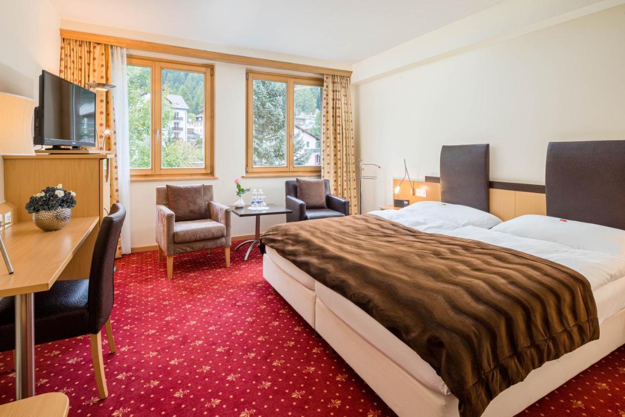 Hotel Engadinerhof 蓬特雷西纳 外观 照片