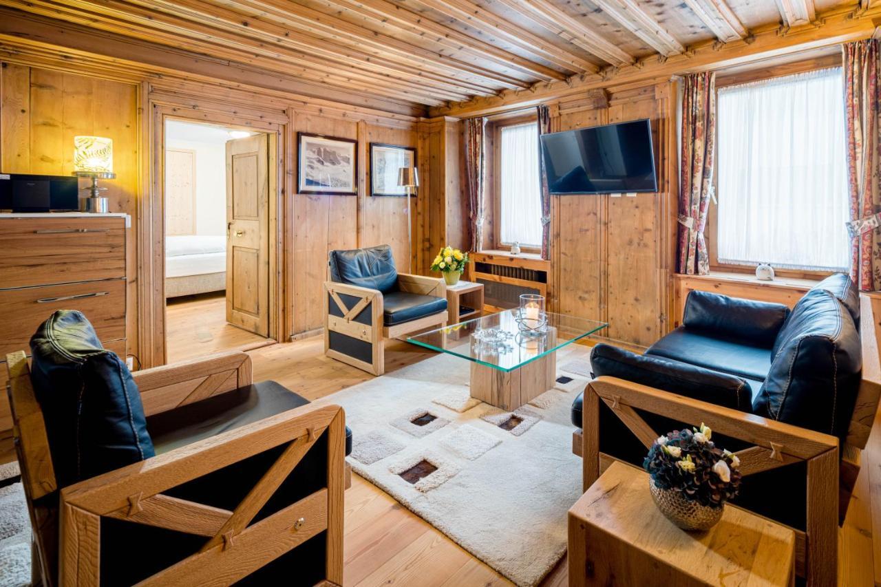 Hotel Engadinerhof 蓬特雷西纳 外观 照片