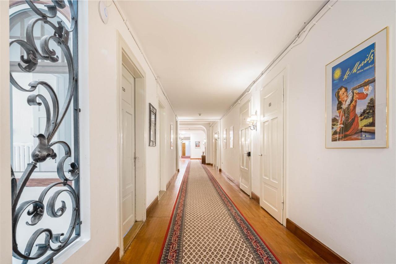 Hotel Engadinerhof 蓬特雷西纳 外观 照片