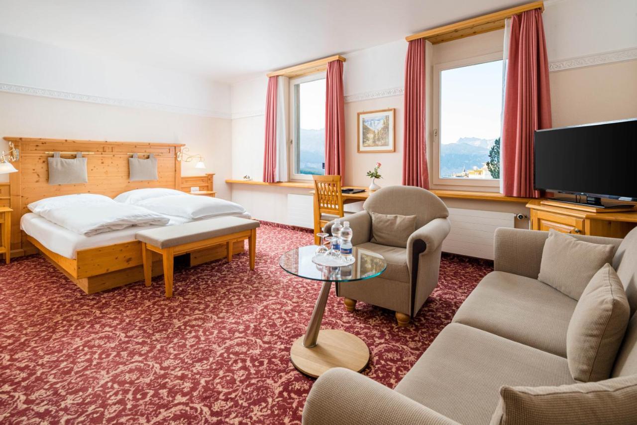 Hotel Engadinerhof 蓬特雷西纳 外观 照片
