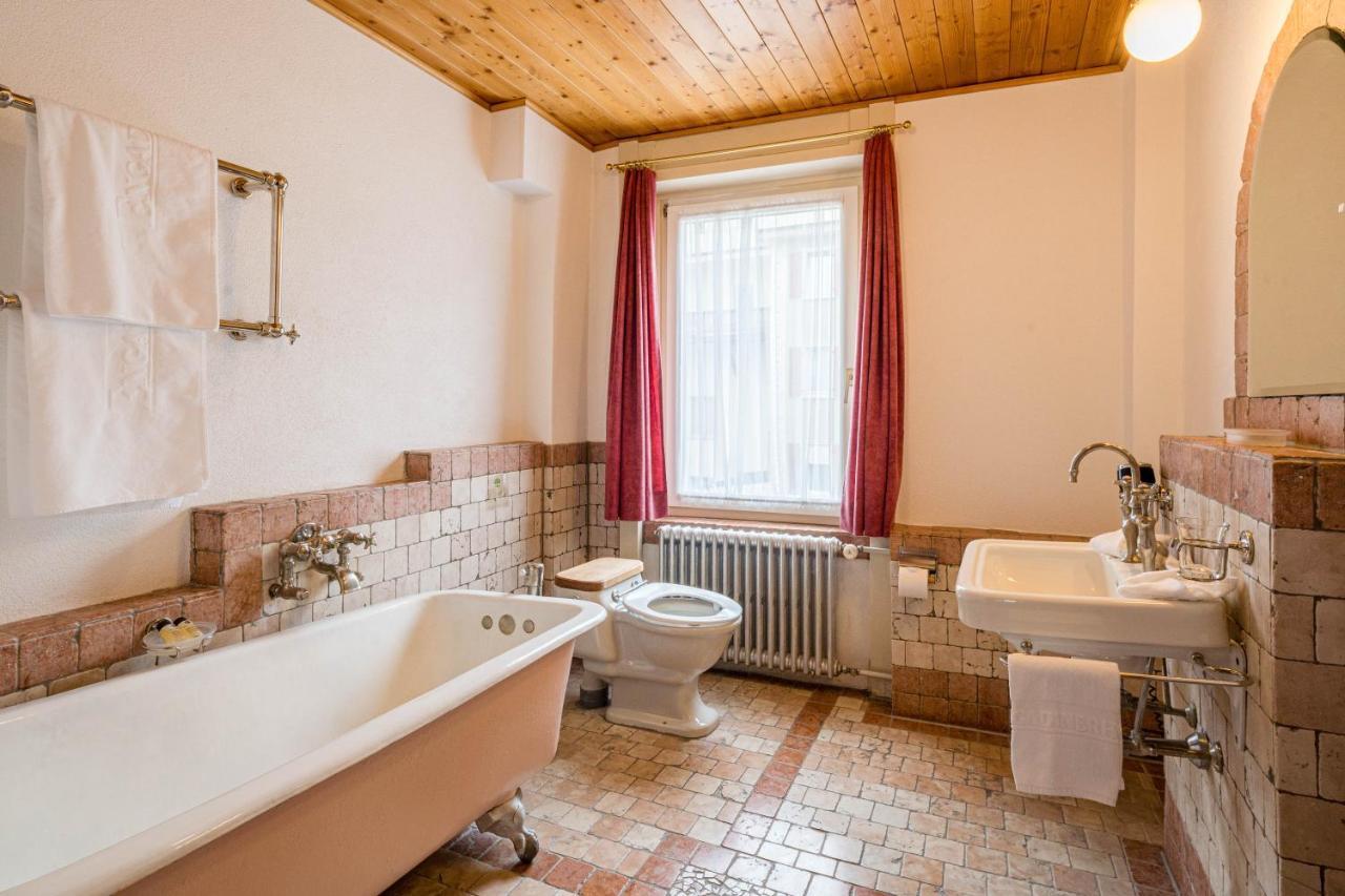 Hotel Engadinerhof 蓬特雷西纳 外观 照片