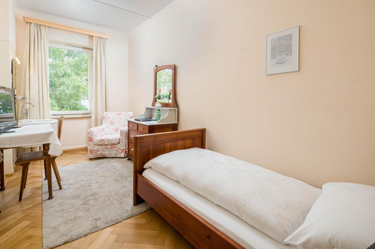 Hotel Engadinerhof 蓬特雷西纳 外观 照片