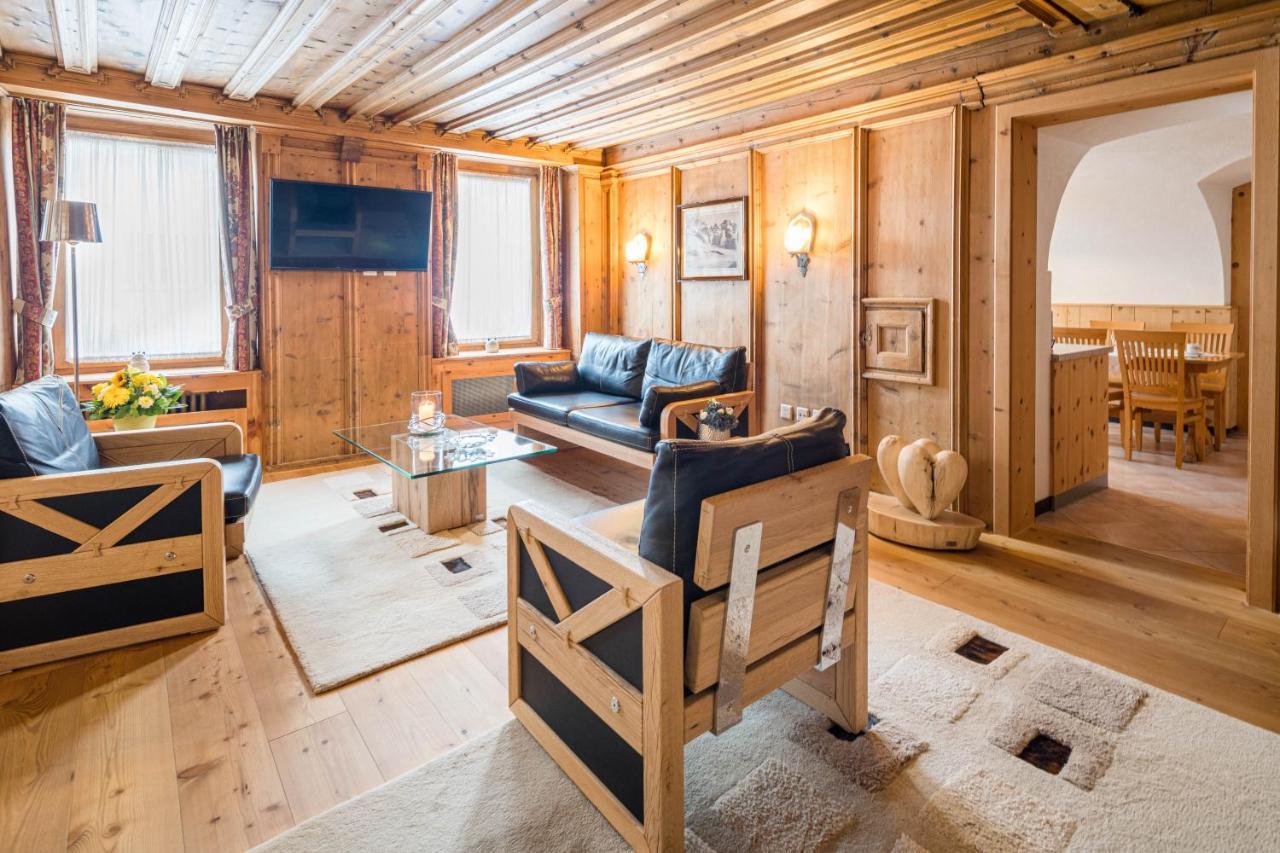 Hotel Engadinerhof 蓬特雷西纳 外观 照片