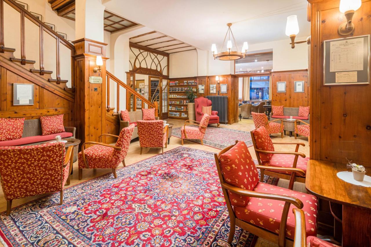 Hotel Engadinerhof 蓬特雷西纳 外观 照片