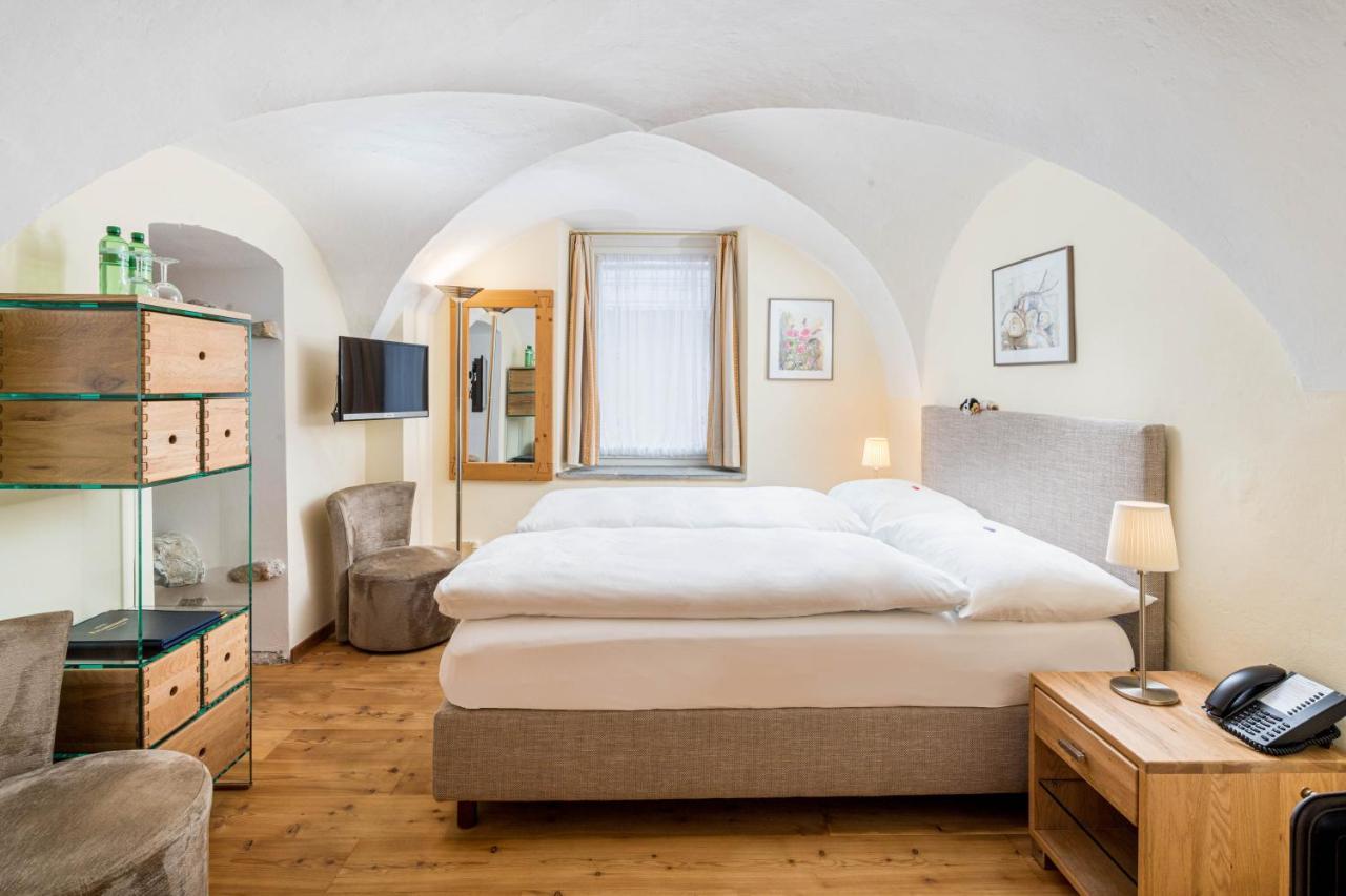 Hotel Engadinerhof 蓬特雷西纳 外观 照片