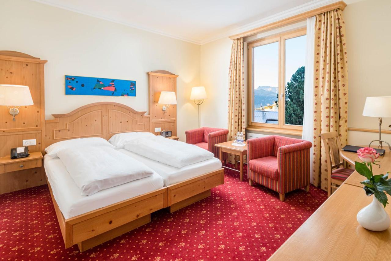Hotel Engadinerhof 蓬特雷西纳 外观 照片