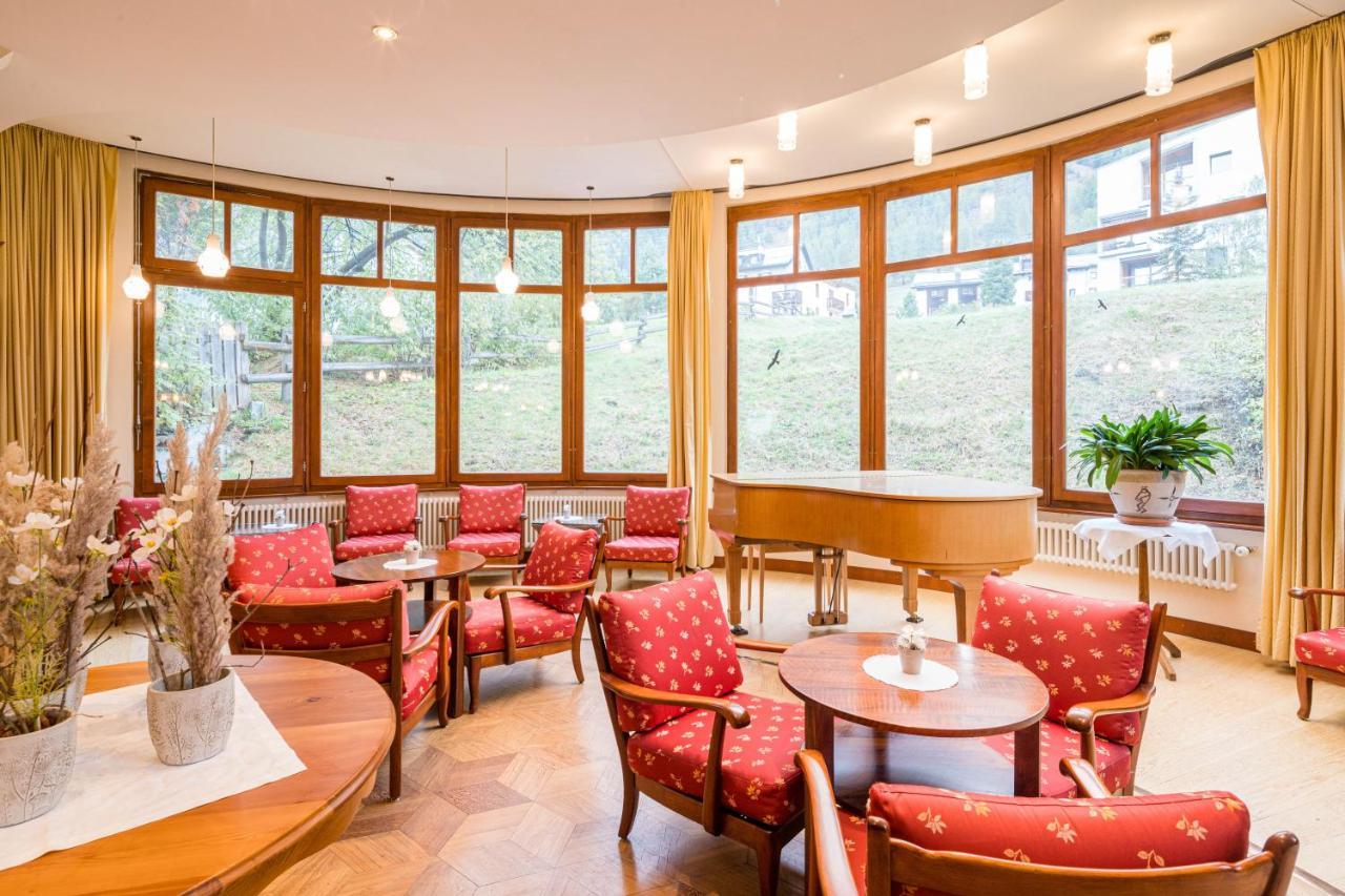 Hotel Engadinerhof 蓬特雷西纳 外观 照片